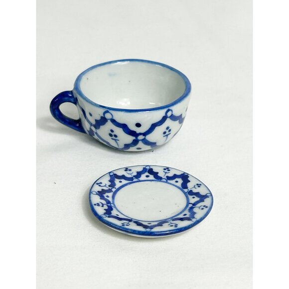 Vintage Miniature Porcelain Children's or Dollhouse Tea Set in Blue/White - Picture 8 of 10